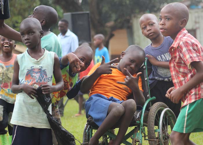 PARTY FÜR BEHINDERTE KINDER IN UGANDA KOMPLETT GESPONSERT VON TUYAMBE E.V.